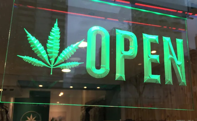 The Winning Edge: How Brick-and-Mortar Retailers Dominate the Cannabis Market